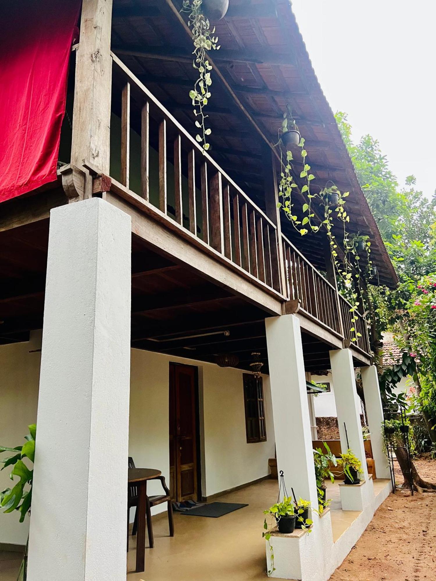 The Sunset Chalet Anjuna Exterior photo